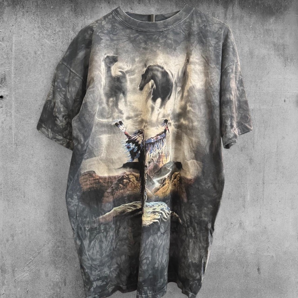 The Mountain Native American graphic tee size XXL